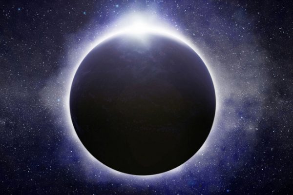 Saspringtu aptumsumu sērija – planētu superspriedze, “melnā piektdiena” un “Asiņainais Mēness”