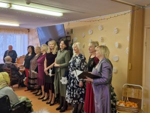 A Song as a Gift: Women’s Club Ensemble Performs at Cēsis Boarding House and Spreads Holiday Cheer