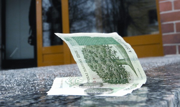 Nauda Piec Tis Lats Pabalsts