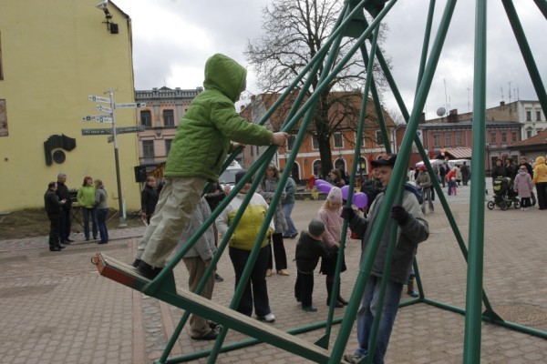 Lieldienas Ro U Laukums Poles