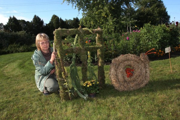 Puku Izstade Pie Skolas