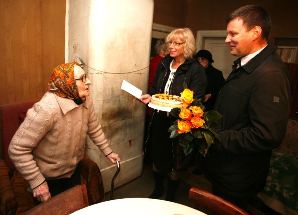 Simtgadniece Klavina