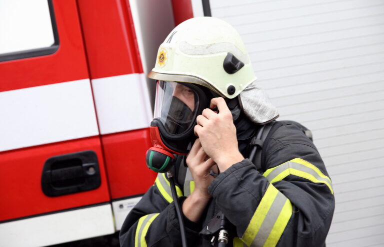 Vugd Mācībās Imitē ēkas Sagrūšanu