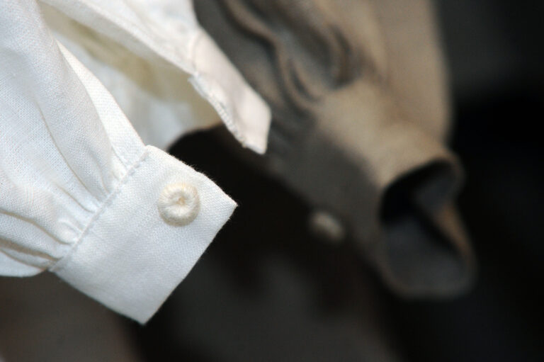 Latviešu Amatnieku Un Daiļamata Meistaru Salons 