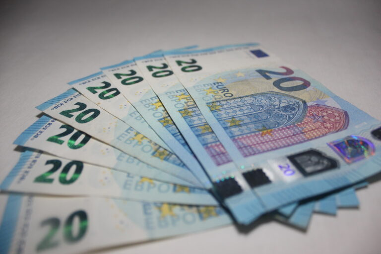 Eiro Banknotes 2 2 1