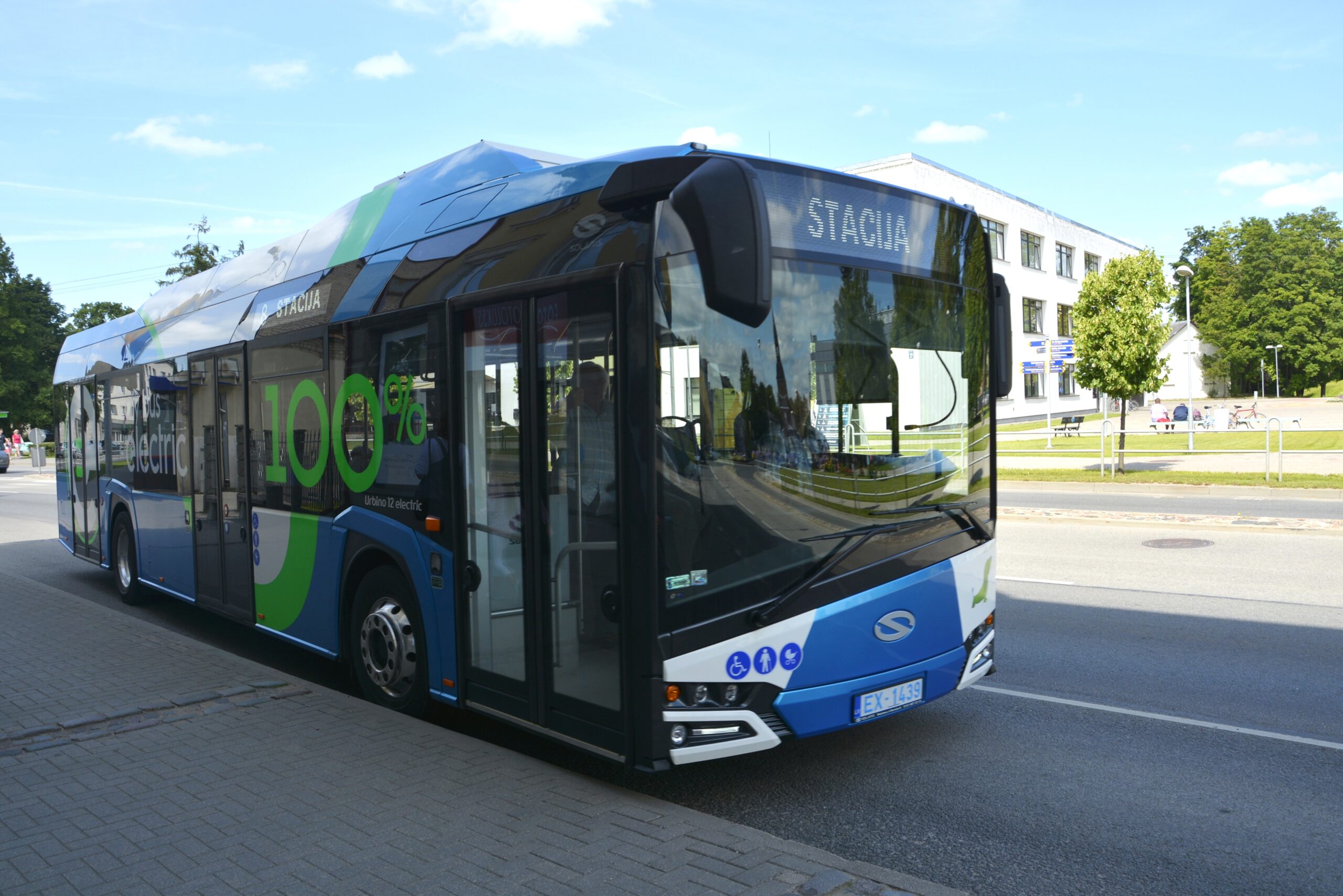 Autobuss 1