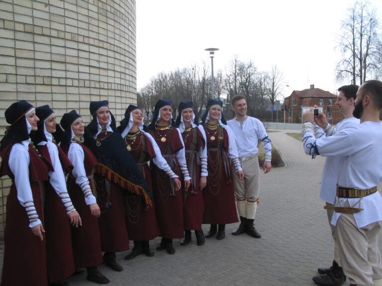 Deju Skate Vecpiebaldzeni 1