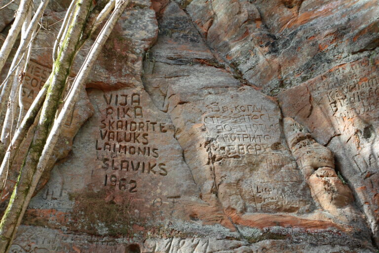 Sarkanas Klintis Ieraksti Foto Leglite