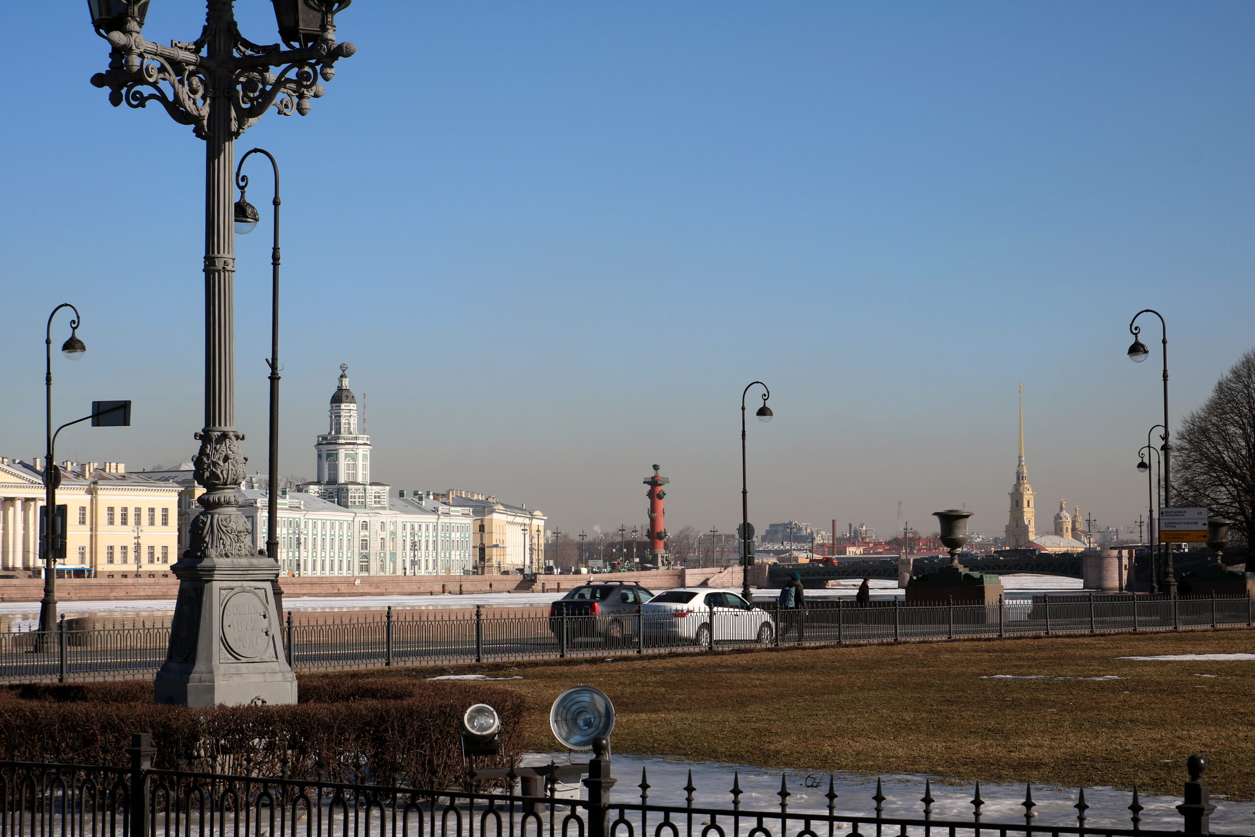 St Peterburga Nevas Krastmala Foto Leglite