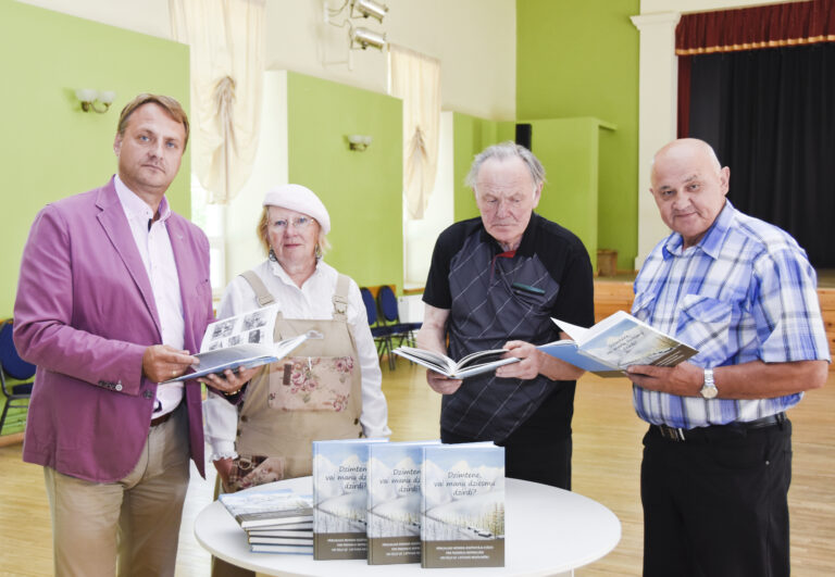 Pargaujasgramata Indarsfoto