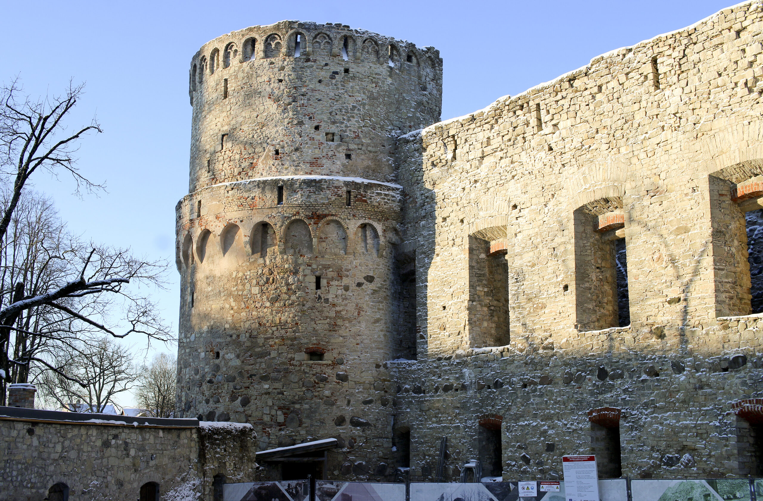 Pils Tornis Fotomarta 1 1